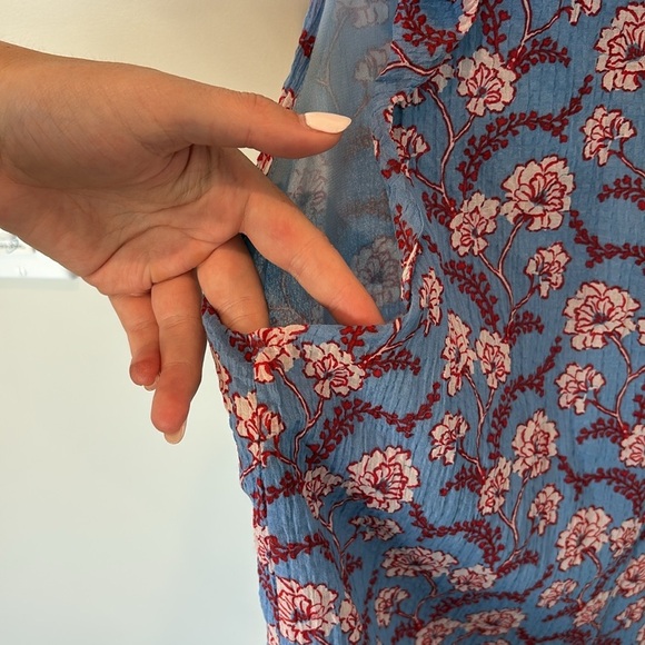 A.L.C Foley Top in Blue & Red Multi Silk Flutter Sleeve Floral Size 10 - Picture 11 of 11